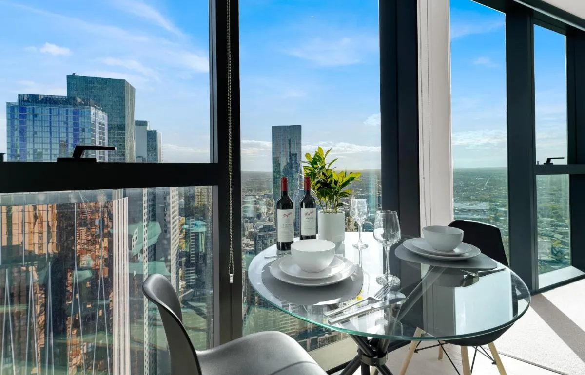 Tallest Building Melbourne Central – Skyline Luxury – Aurora Apartment with Epic Views & Pool Access — 3