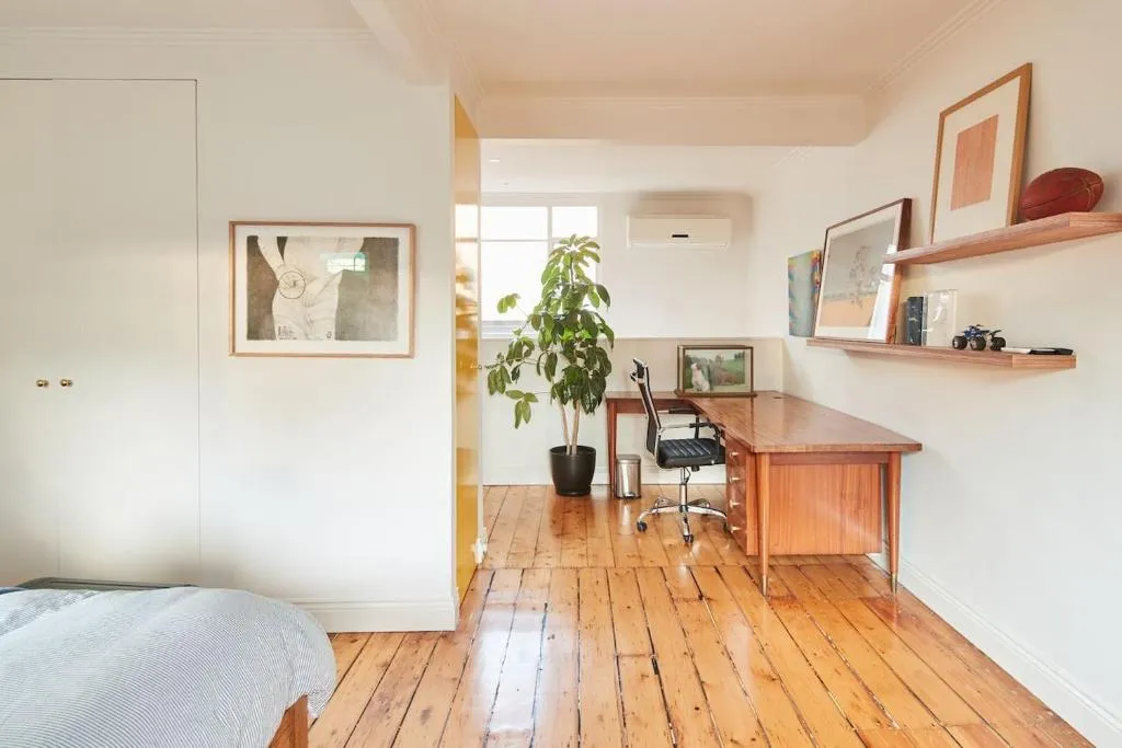 The Retro Soul – Cosy CBD Refuge for Creative Minds