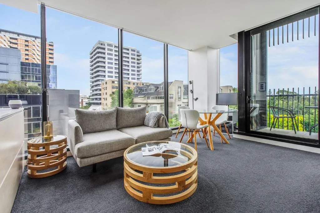 ‘The SkyNook’ Sun-Drenched Shimmer by Albert Park