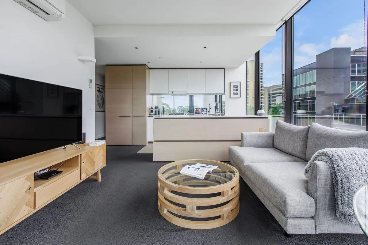 ‘The SkyNook’ Sun-Drenched Shimmer by Albert Park — 5