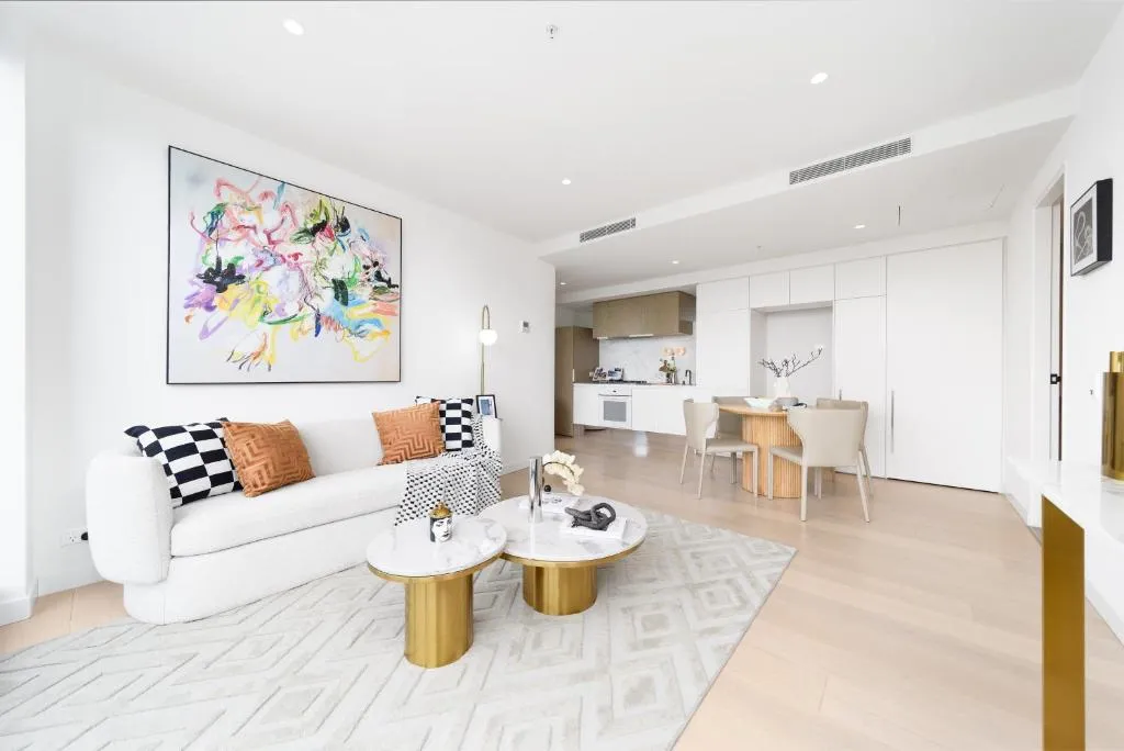 Top CBD Skyline Luxury 2 Beds, 2 Baths Free Parking