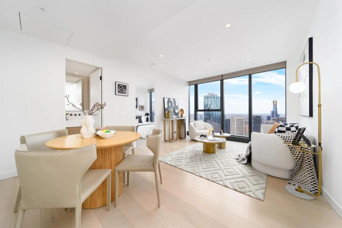 Top CBD Skyline Luxury 2 Beds, 2 Baths Free Parking — 5