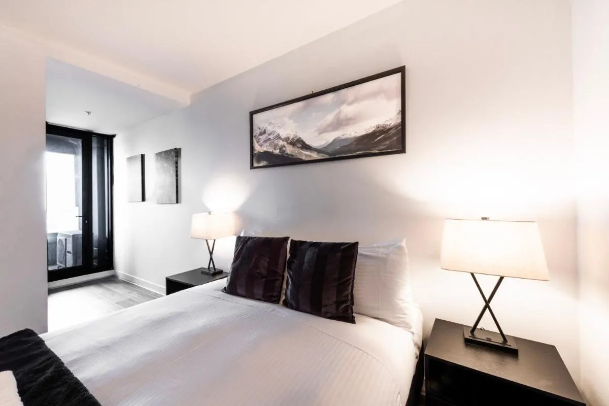 Trendy 2BR with Pool, Gym & Carpark in Prime Spot — 2