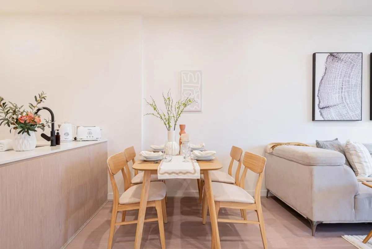 Unparalleled City Convenience 2BR apt Free Parking #EQ07 — 4