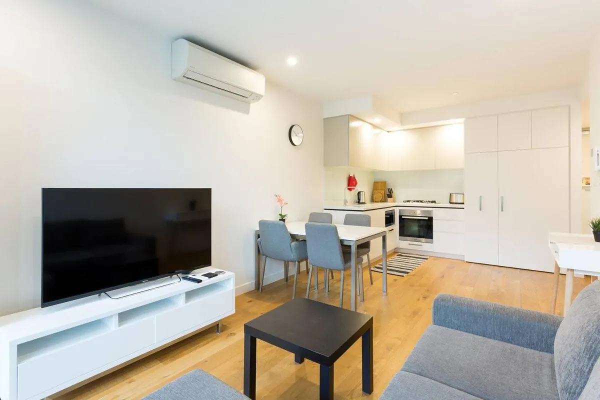Urban Stay in Trendy Windsor close to Chapel St — 5