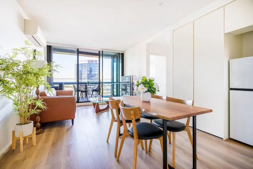 Waterfront 2BR Docklands apt w Balcony&FreeParking#8316