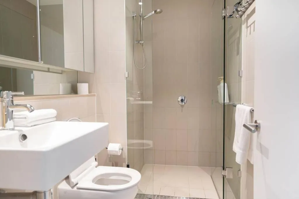 Waterfront 2BR Docklands apt w Balcony&FreeParking#8316 — 3