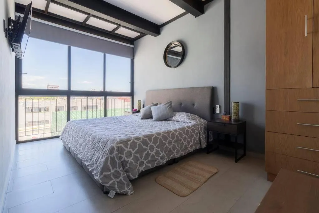 Image 1 of 2Ph Large 2Brm 3 bath AC private terrace apt
