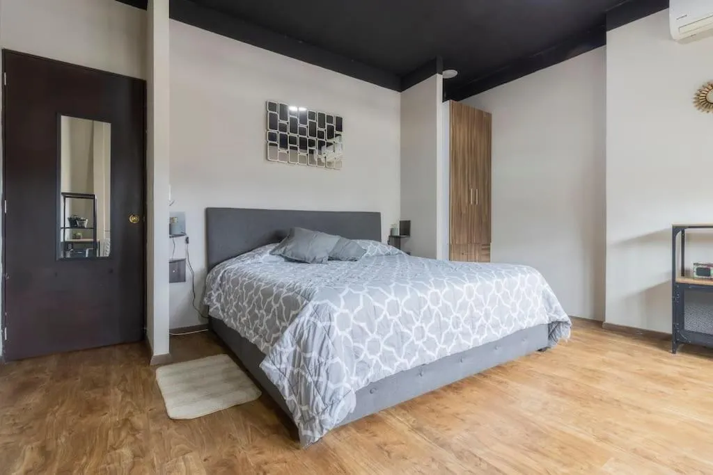 Image 6 of 506 Great Location AC 1Bdrm 1bath apt Rooftop