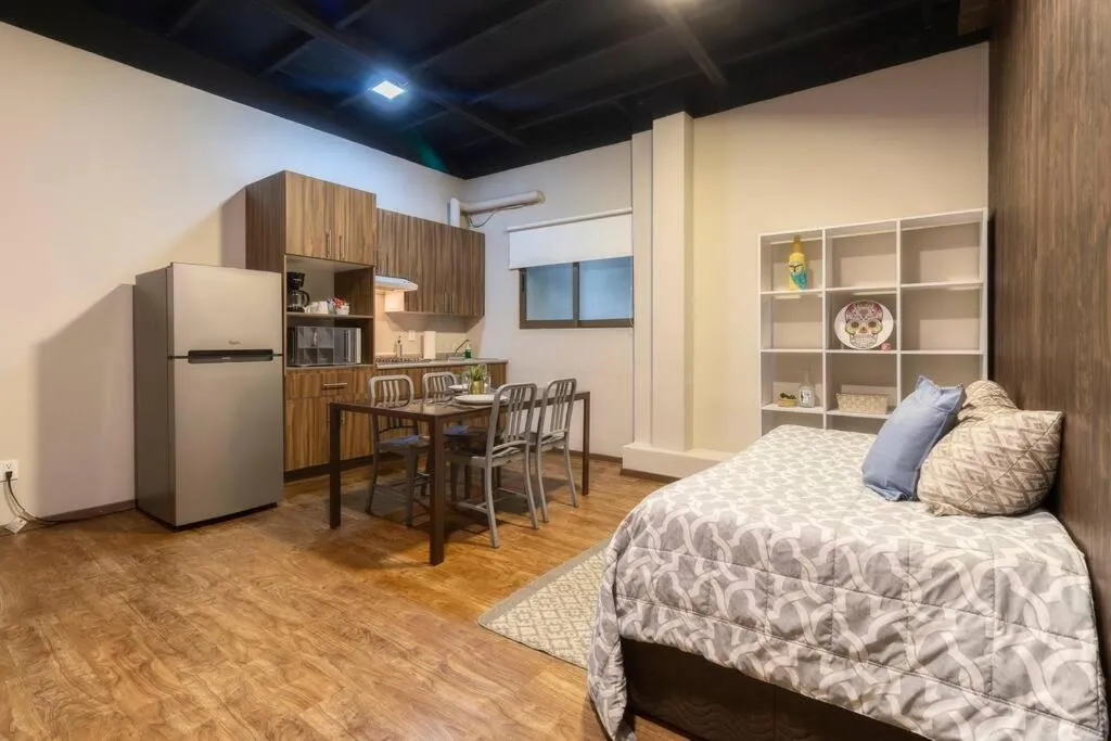 Image 2 of 506 Great Location AC 1Bdrm 1bath apt Rooftop
