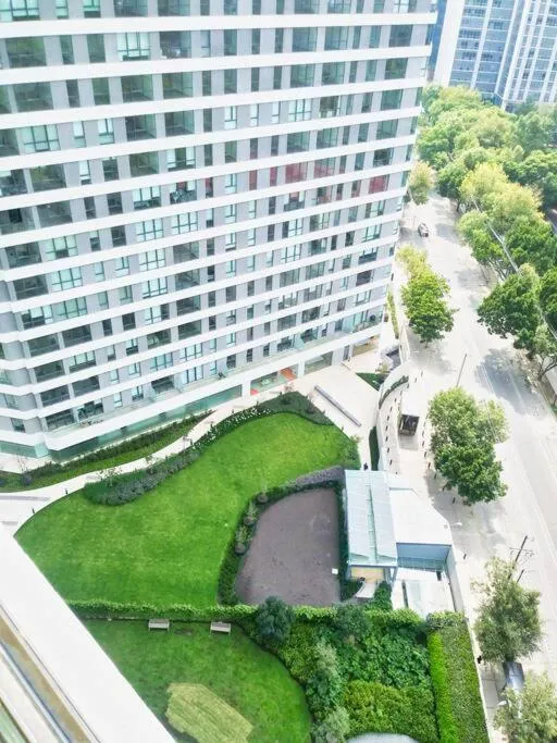 Image 6 of Beautiful Hi-rise, King size, HS Wi-Fi, pool, gym