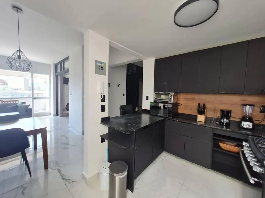 Image 2 of Bright APT w/view near Reforma