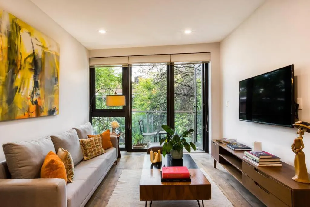 Image of Chic Condesa Apt – Private Rooftop & Home Office