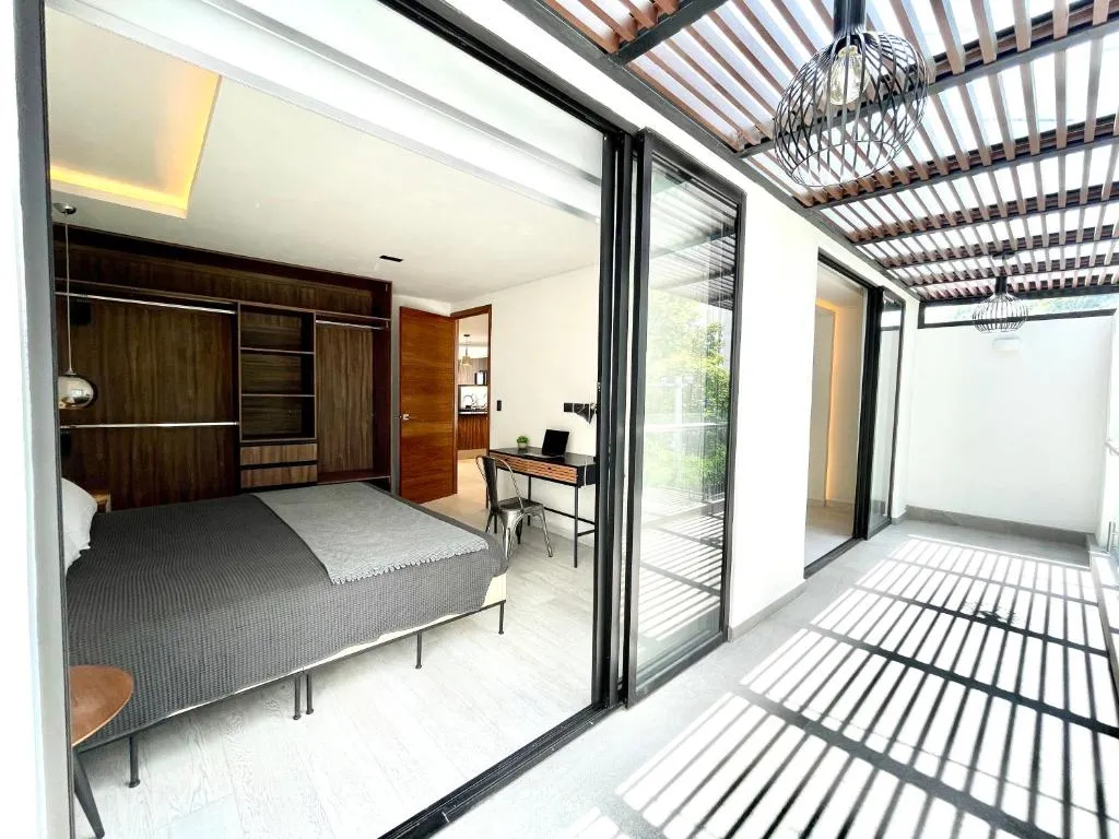 Image of Condesa Lives