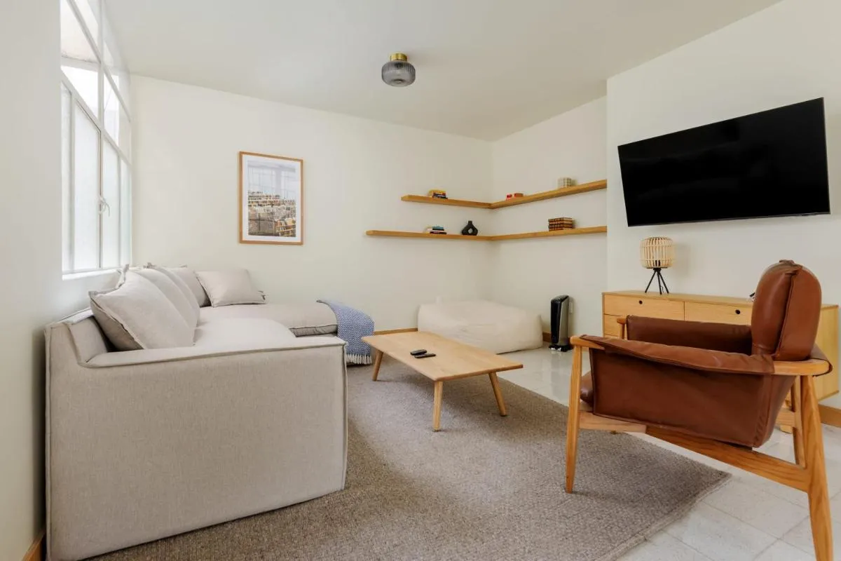 Image 4 of Delightful 2BR with Balcony in Roma Norte