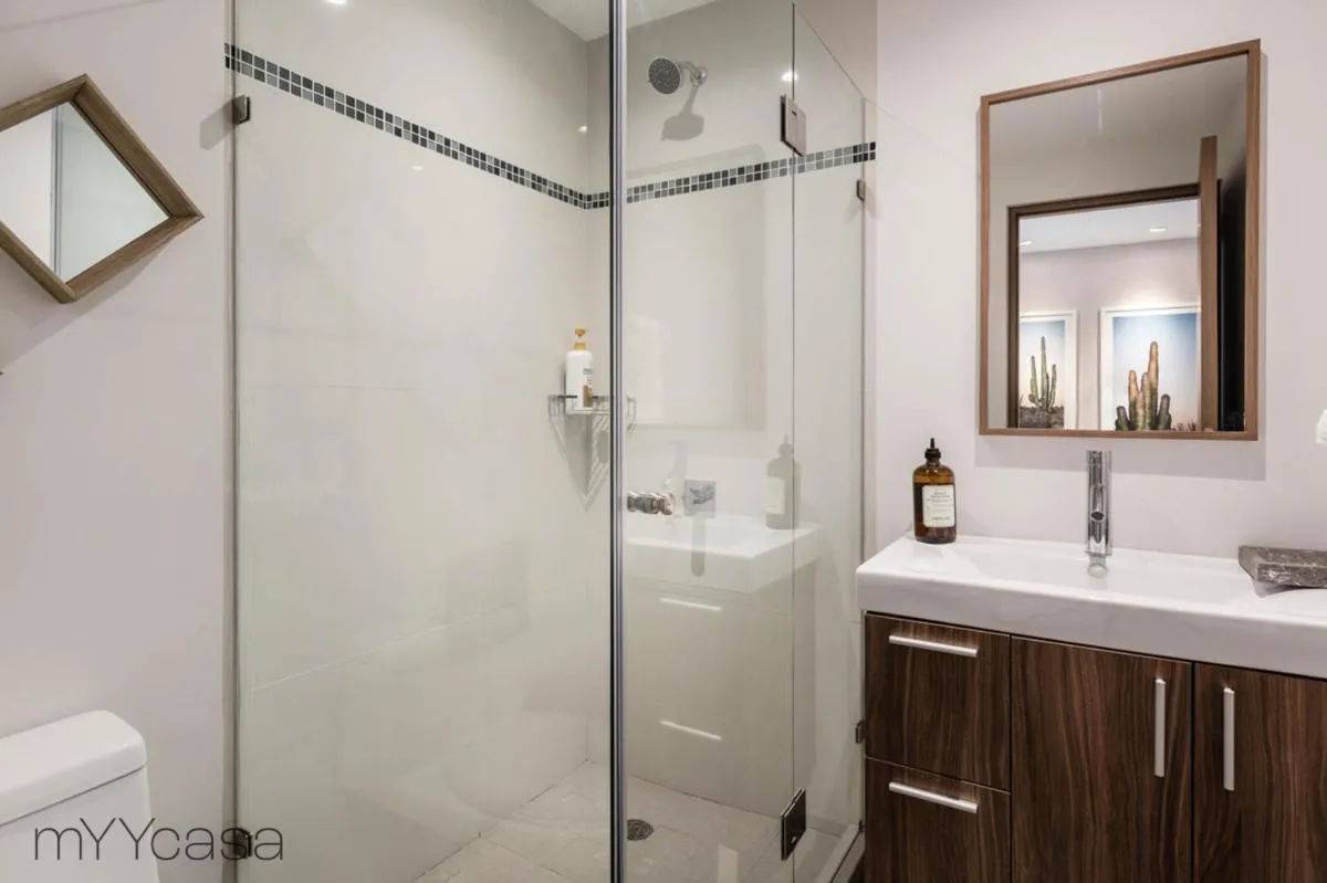 Image 2 of Enchanting Apartment, 1 Block from Fuente de Cibeles – Colima