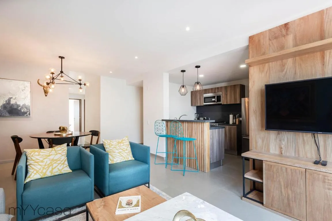 Image of Enchanting Apartment, 1 Block from Fuente de Cibeles – Colima