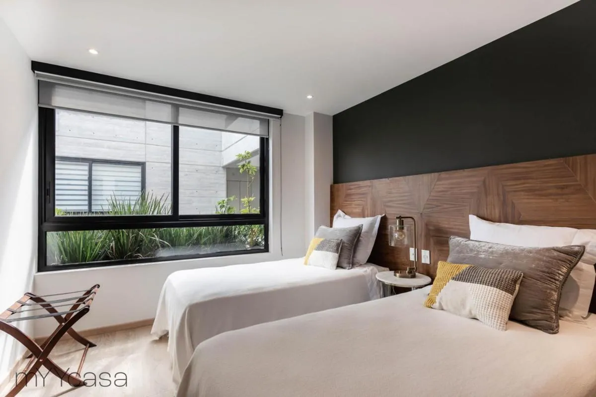 Image 1 of Enchanting Apartment, 1 Block from Fuente de Cibeles – Colima