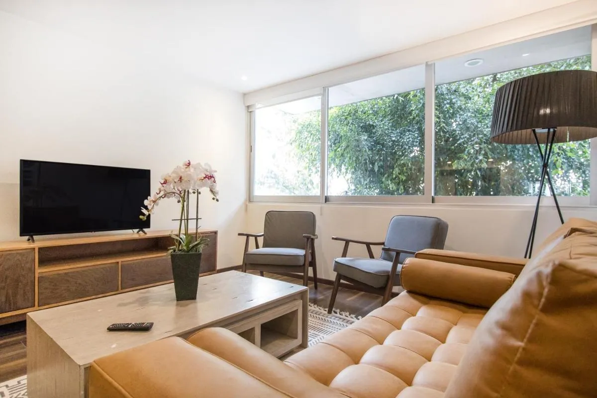 Image 4 of Live Polanco