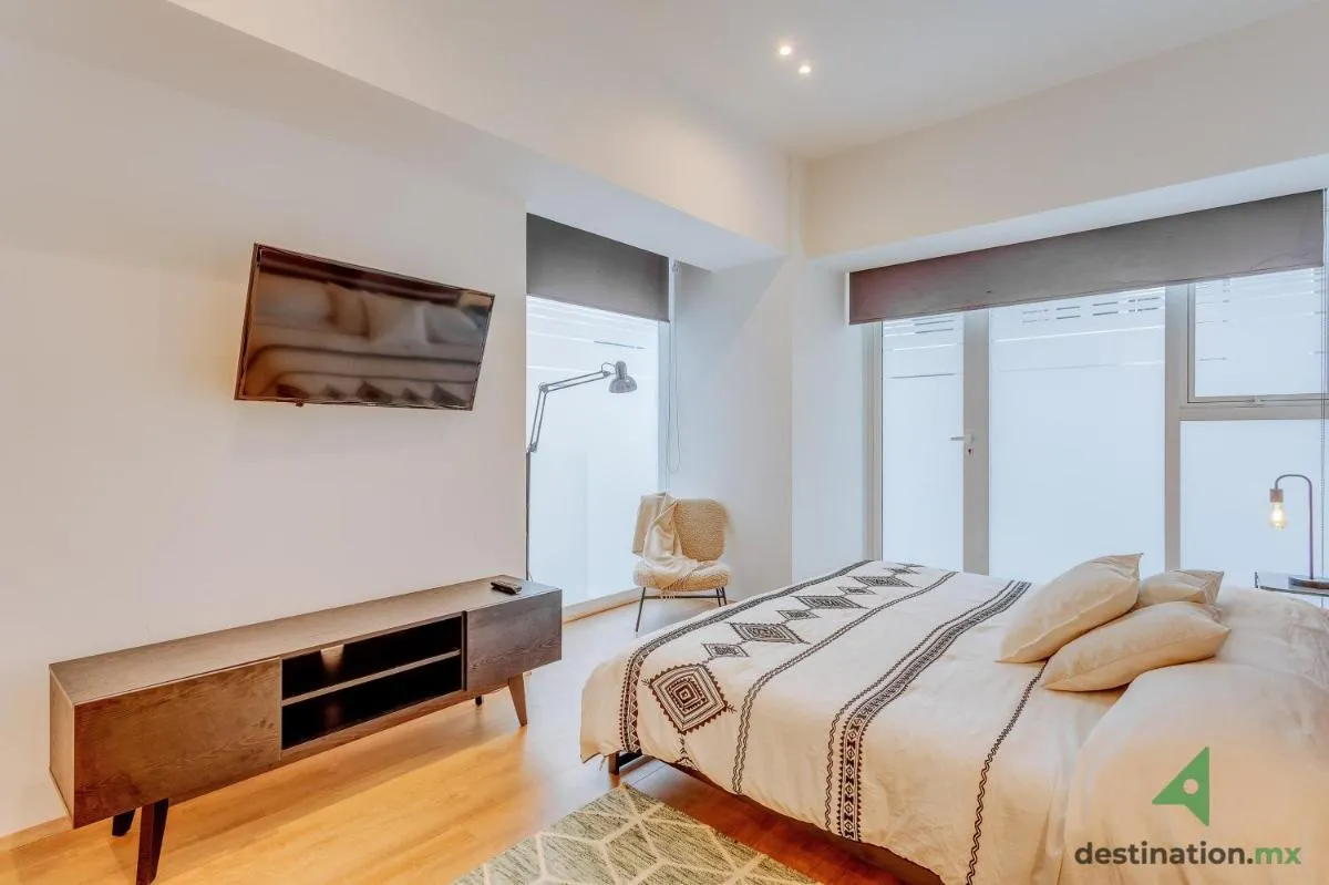 Image 1 of Lovely & Spacious Apartment with Pool & Gym in La Condesa – Icon