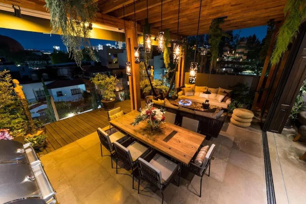 Image 5 of Luxurious Penthouse Oasis
