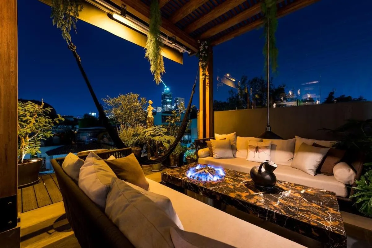 Image 4 of Luxurious Penthouse Oasis