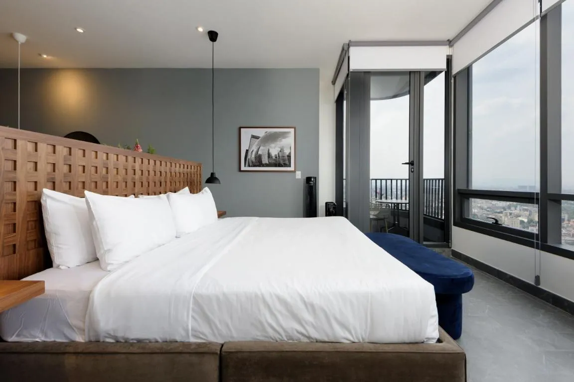 Image of Mesmerizing Loft with Stunning City View in Cuauhtemoc