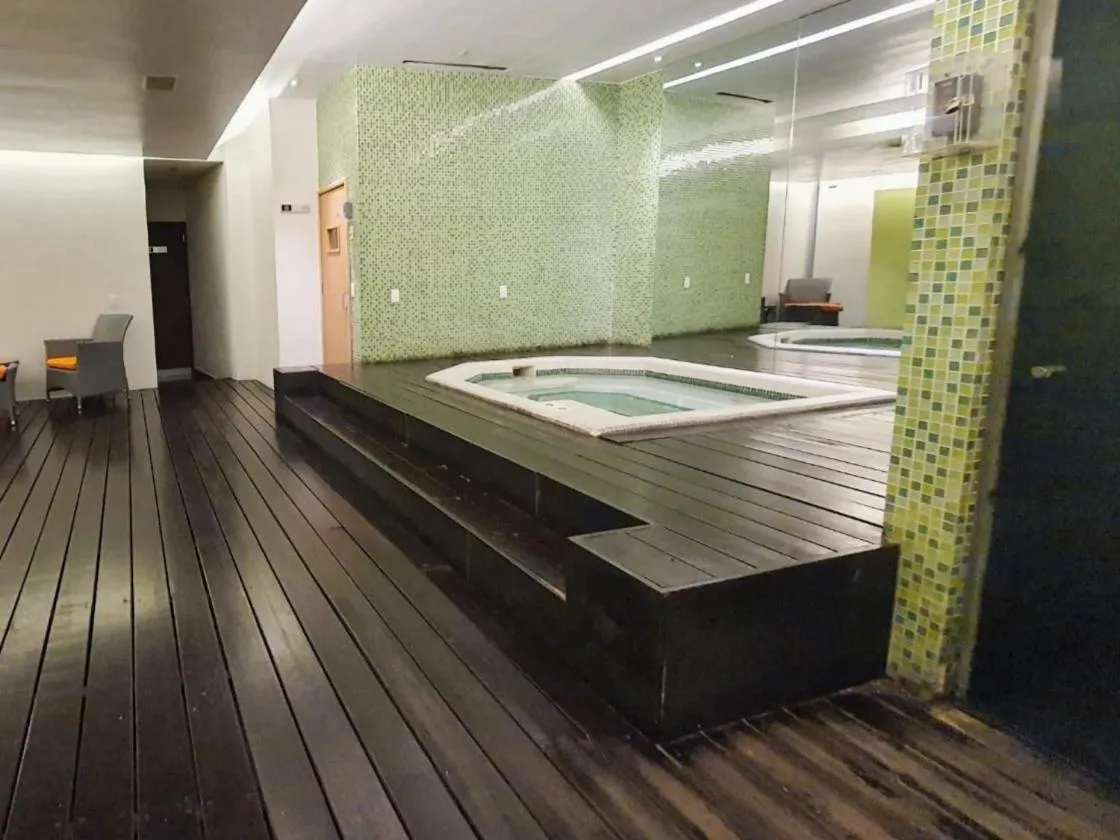 Image 2 of On Paseo de la Reforma, great location, luxurious, pool, gym, AC