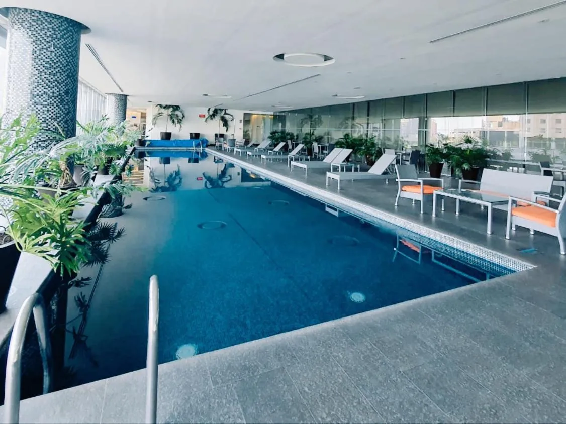 Image 3 of On Paseo de la Reforma, great location, luxurious, pool, gym, AC