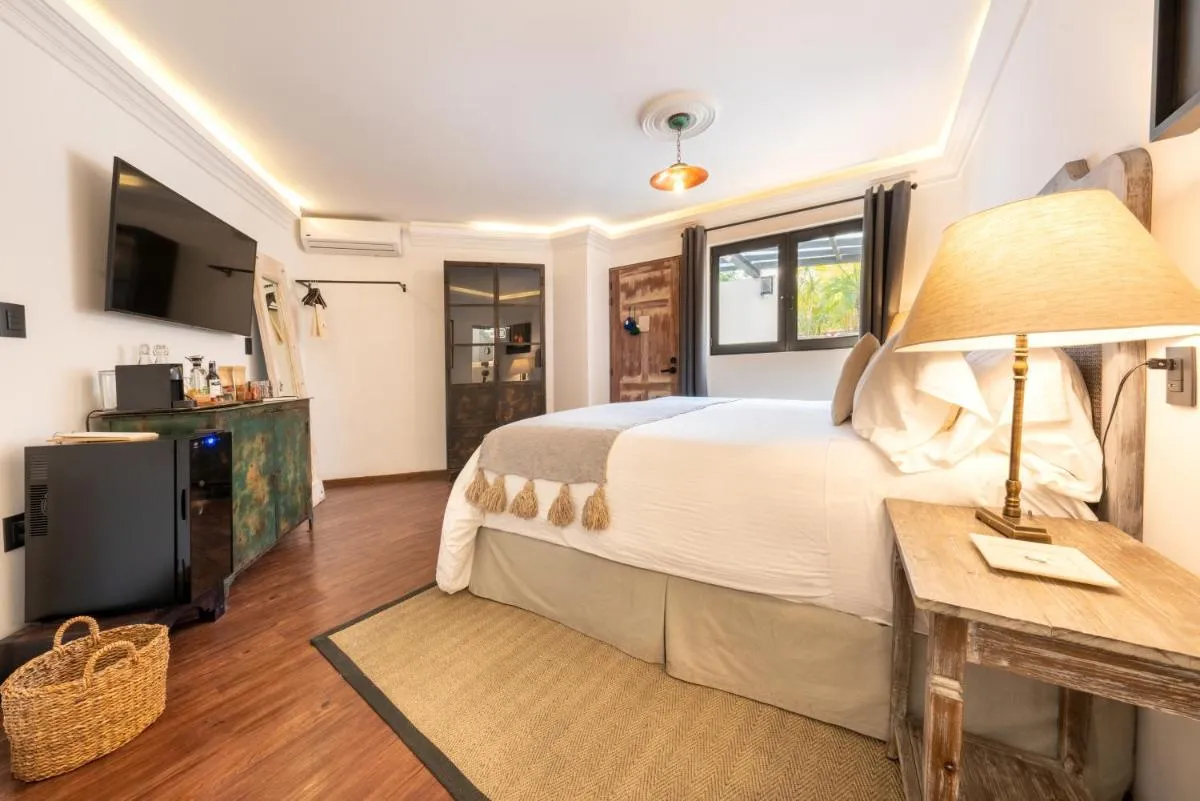 Image 1 of Orchid House Polanco