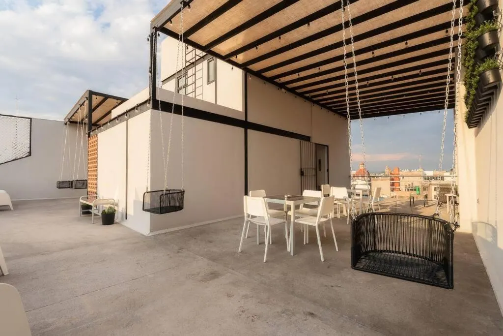 Image 5 of P502 Rooftop views 33drm 2bath AC