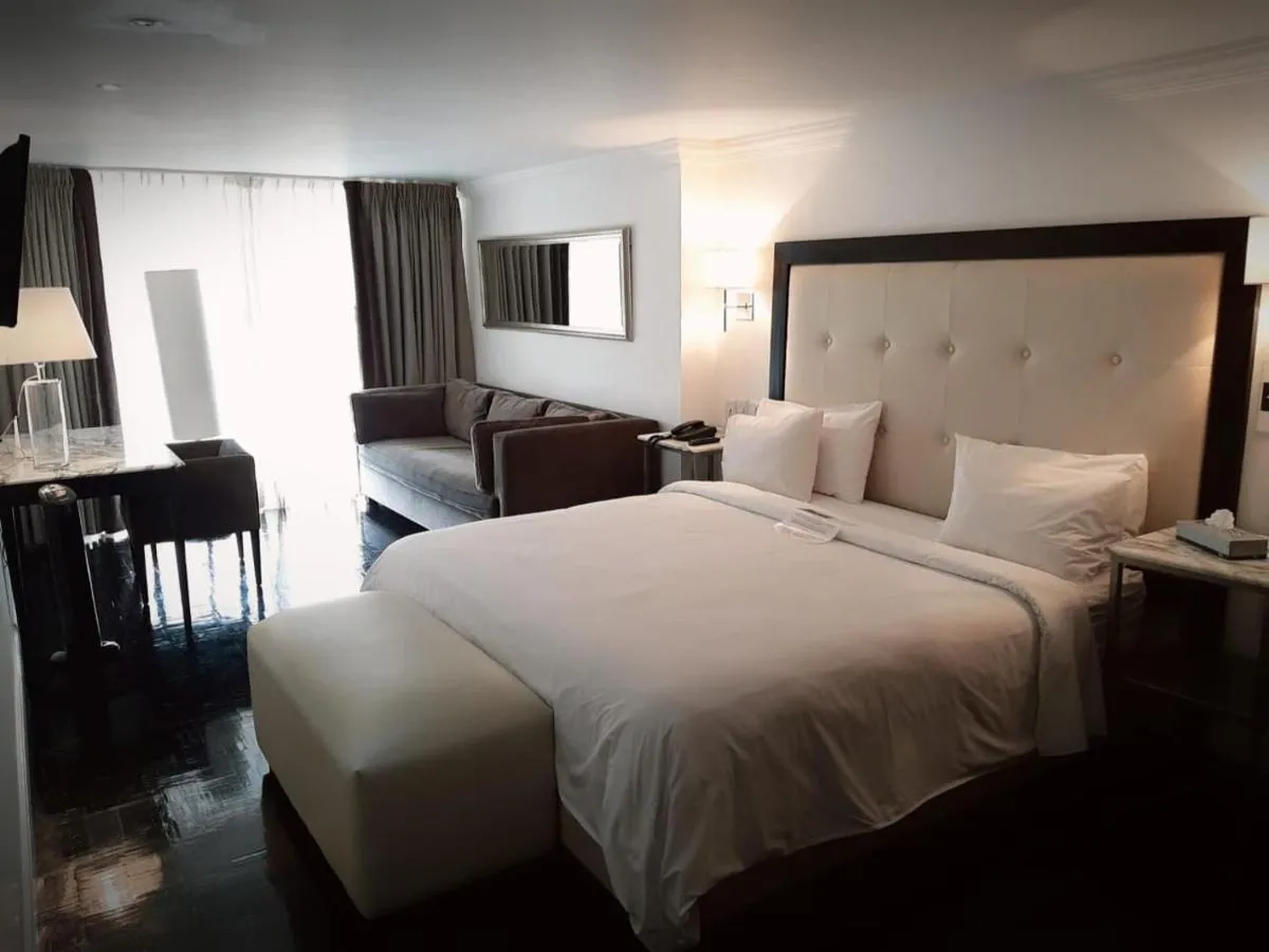 Image 2 of SUITES LONDRES 212