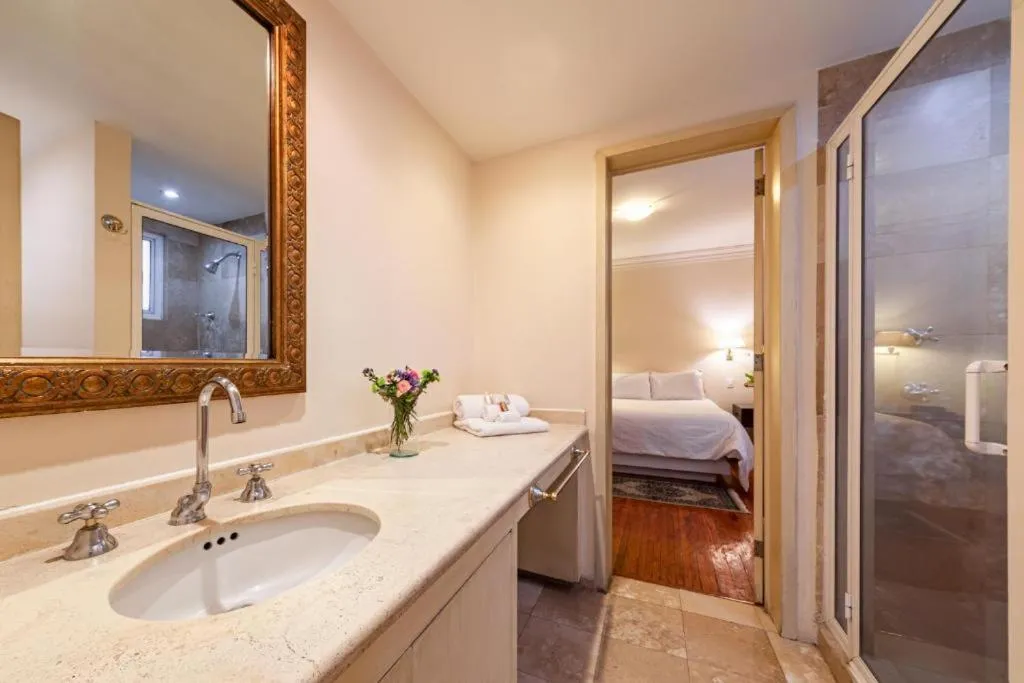 Image 2 of Suites Newton
