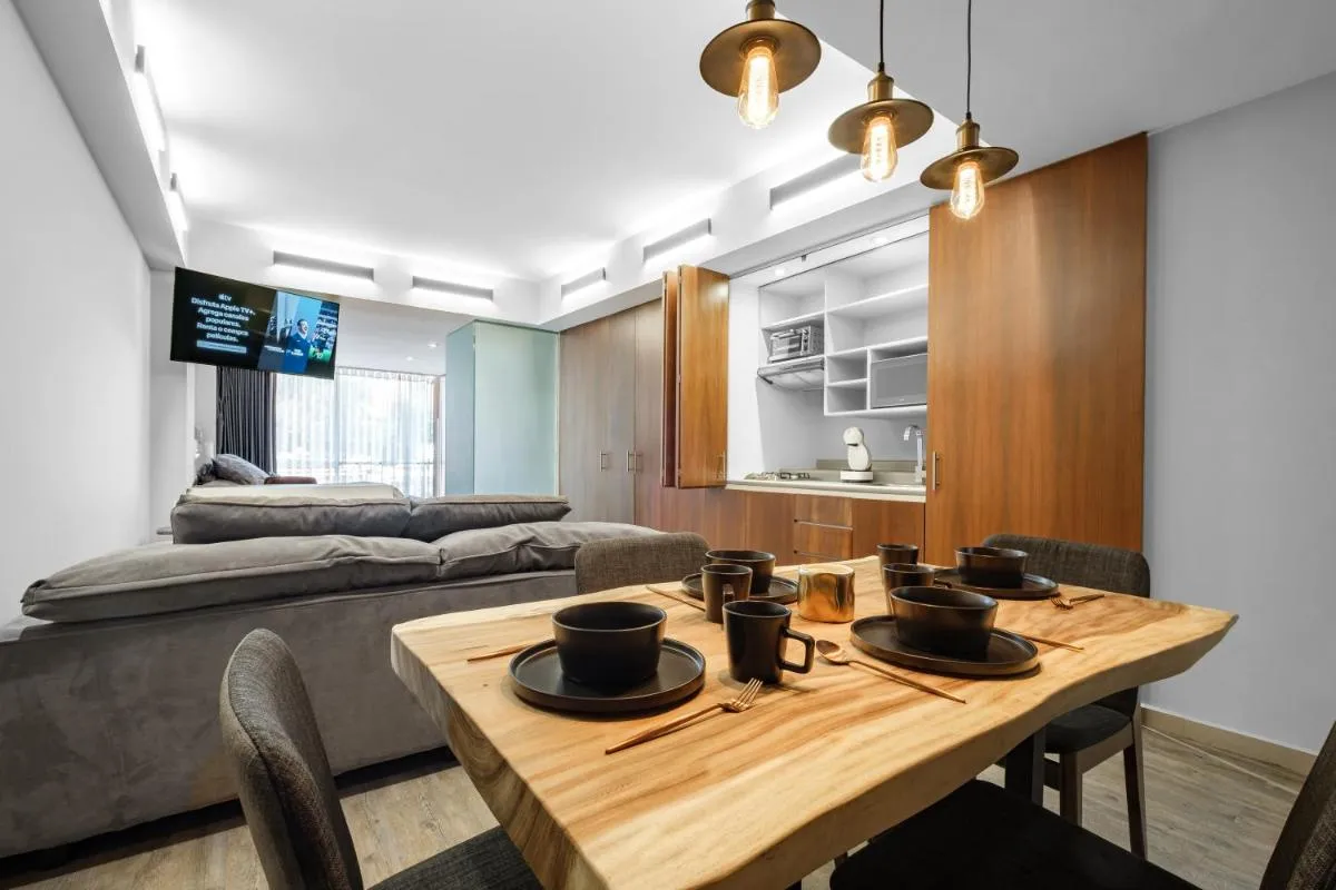 Image 1 of Urban Getaway, Trendy Polanco, Home Office