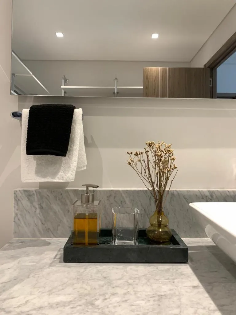 Image 4 of Yellow & Blue Apartment HP – Sur