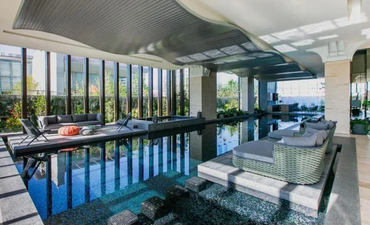 Image 1 of Yellow & Blue Apartment HP – Sur