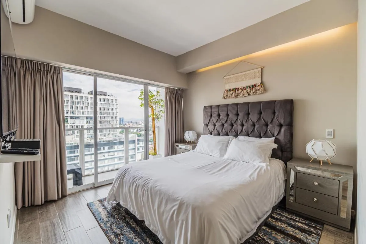 Image 2 of 3-Floor Penthouse Private Roof Garden High Speed Wi-Fi 500MB Air-Conditioning Pool & Gym