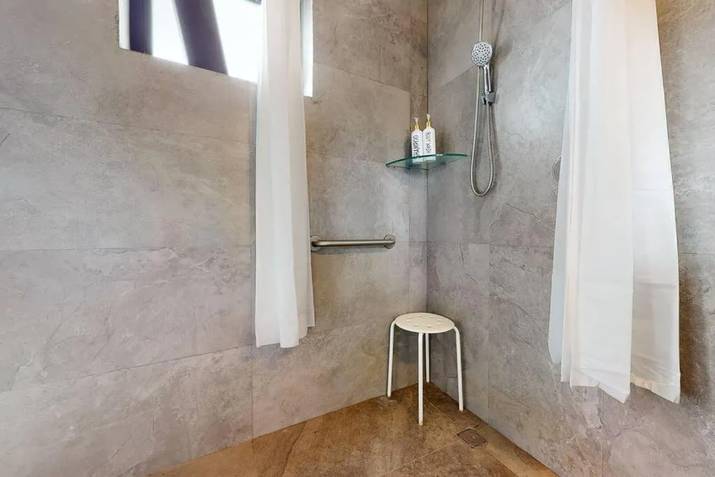 Image 2 of 3Ph Amazing 2Bdrm 2bath private terrace fits 10