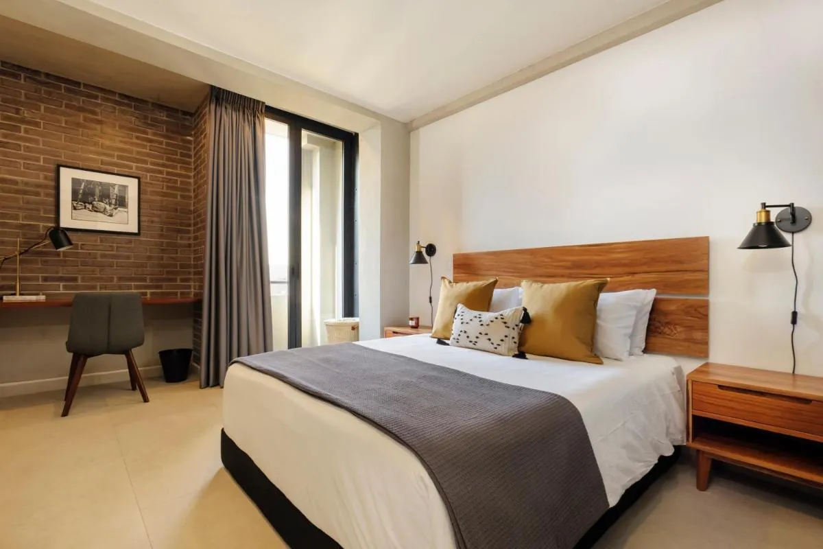 Image 5 of Alcazar Apartments