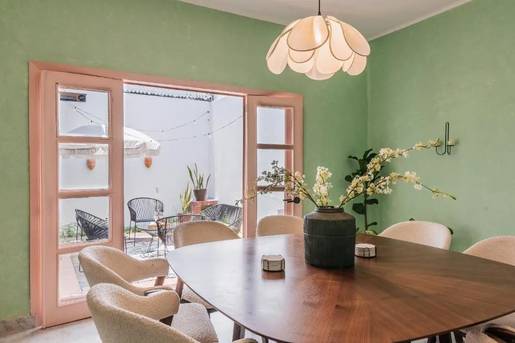 Image of Beautiful 6 BDR Villa with AC in La Condesa