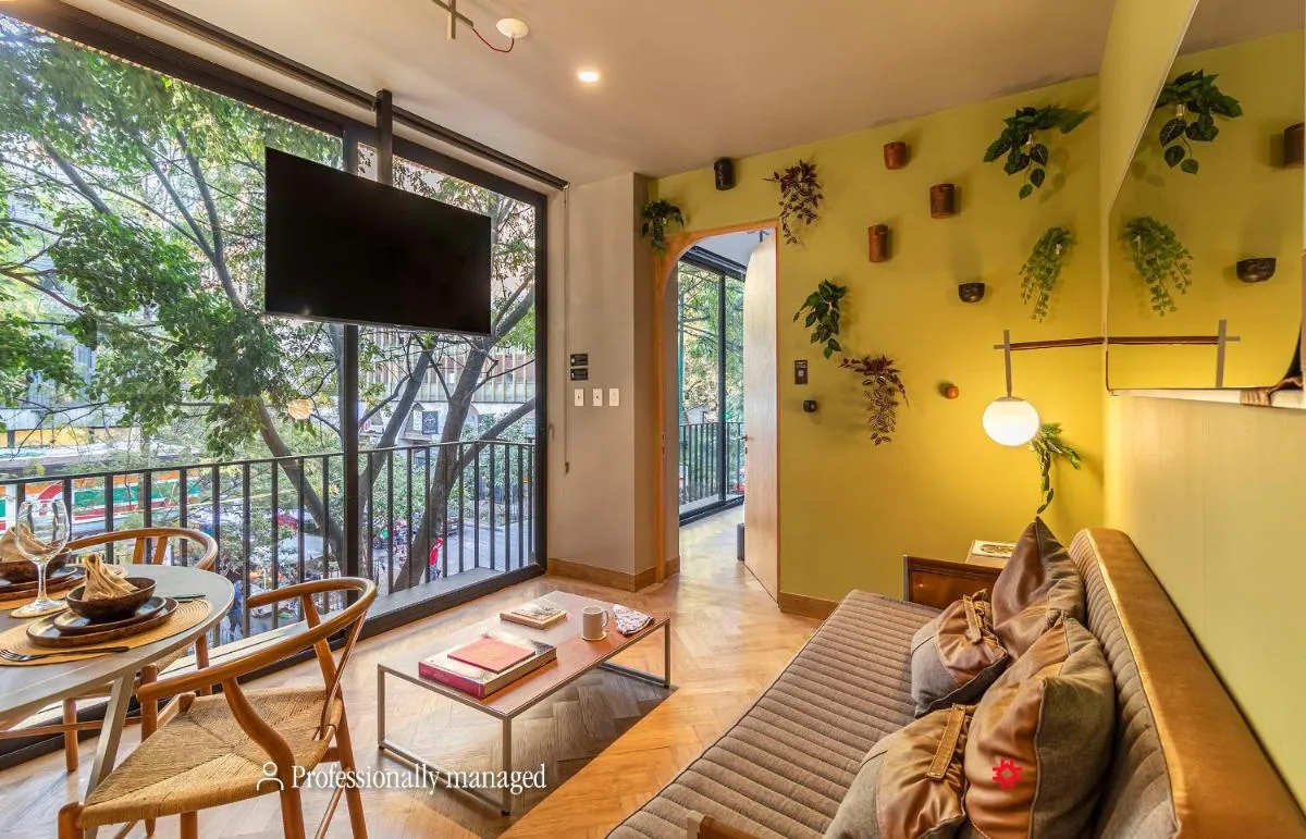 Image 1 of Casa Londres by Kukun