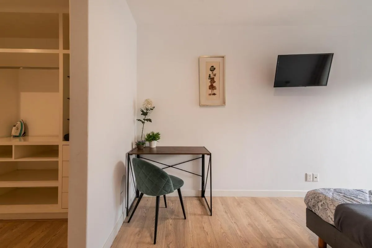 Image 4 of Cozy Urban Rooftop Lounge Free Parking & Wifi