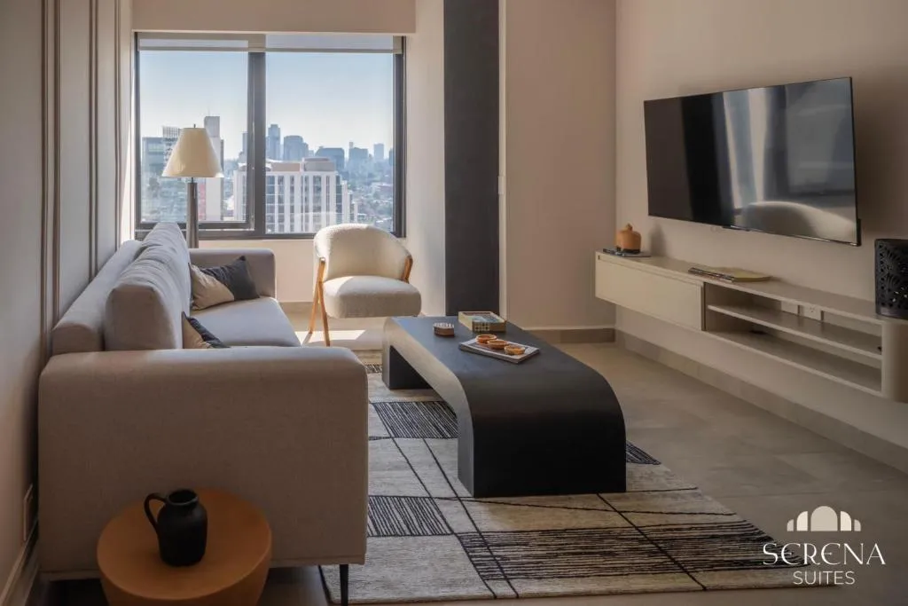 Image of Elegant Condo with Air Conditioning, Pool, Sauna, & Fitness Center in Polanco