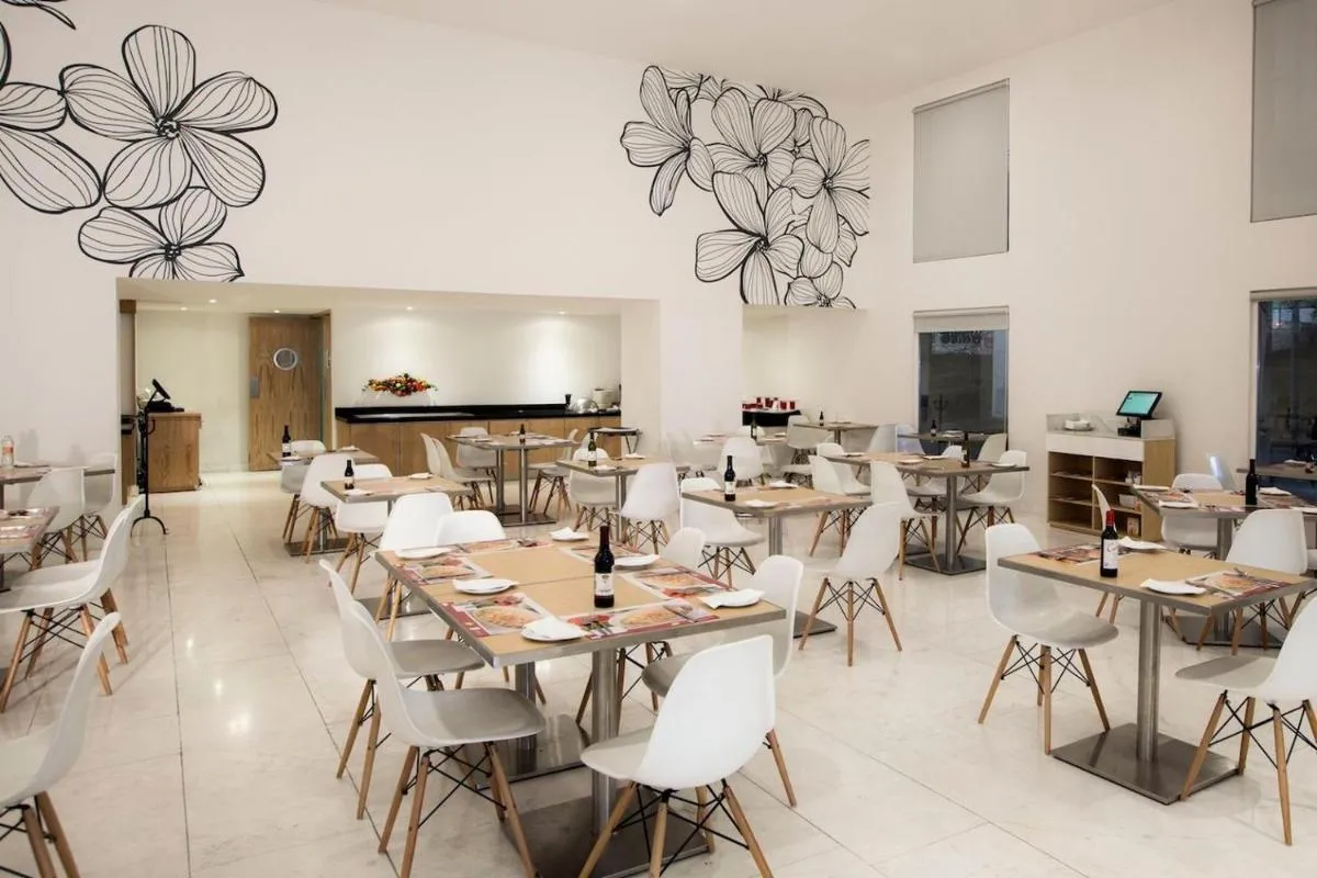 Image 2 of Fiesta Inn Express Naucalpan