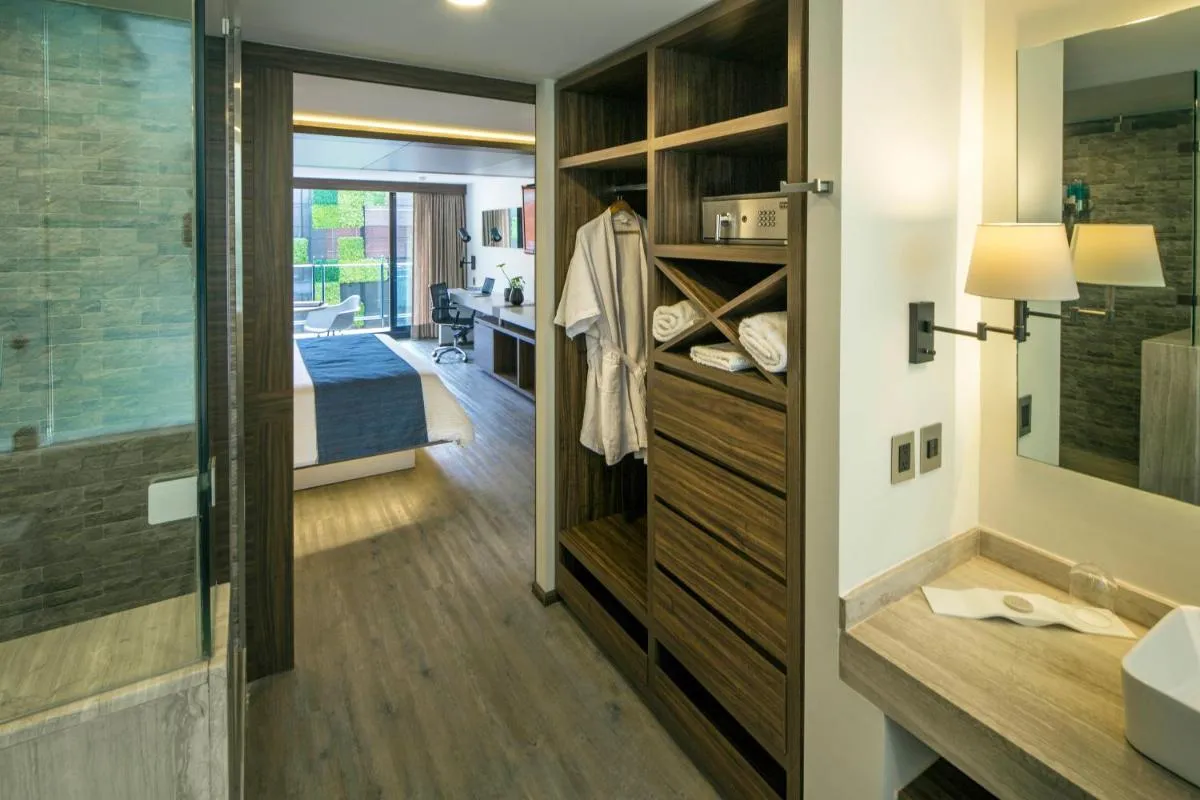 Image 1 of Flow Condesa – Adults Only