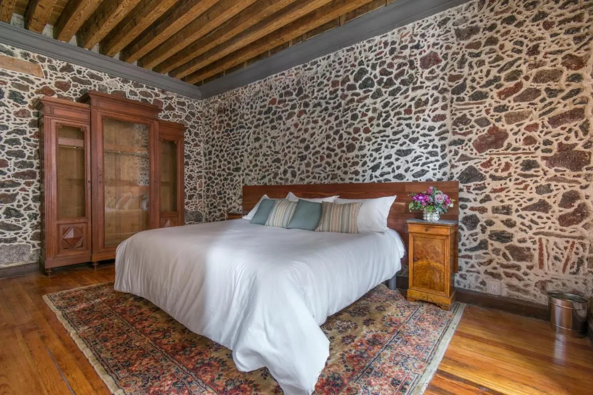 Image 6 of Historic Suite w balconies to Cathedral & Rooftop CASA SAUTO 5