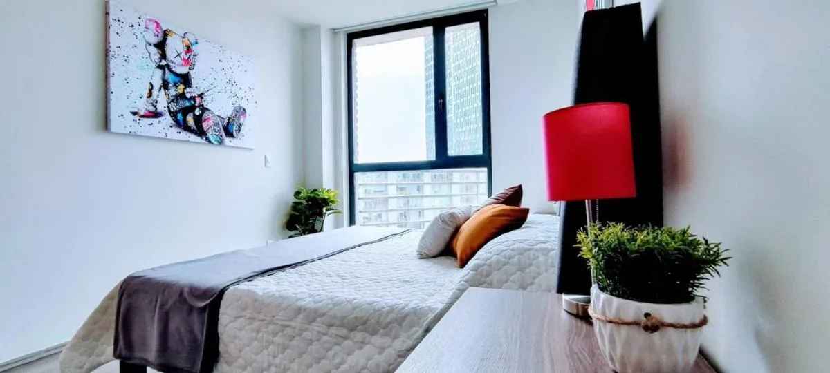 Image 1 of Stylish High-rise Ks Bed, Pool!