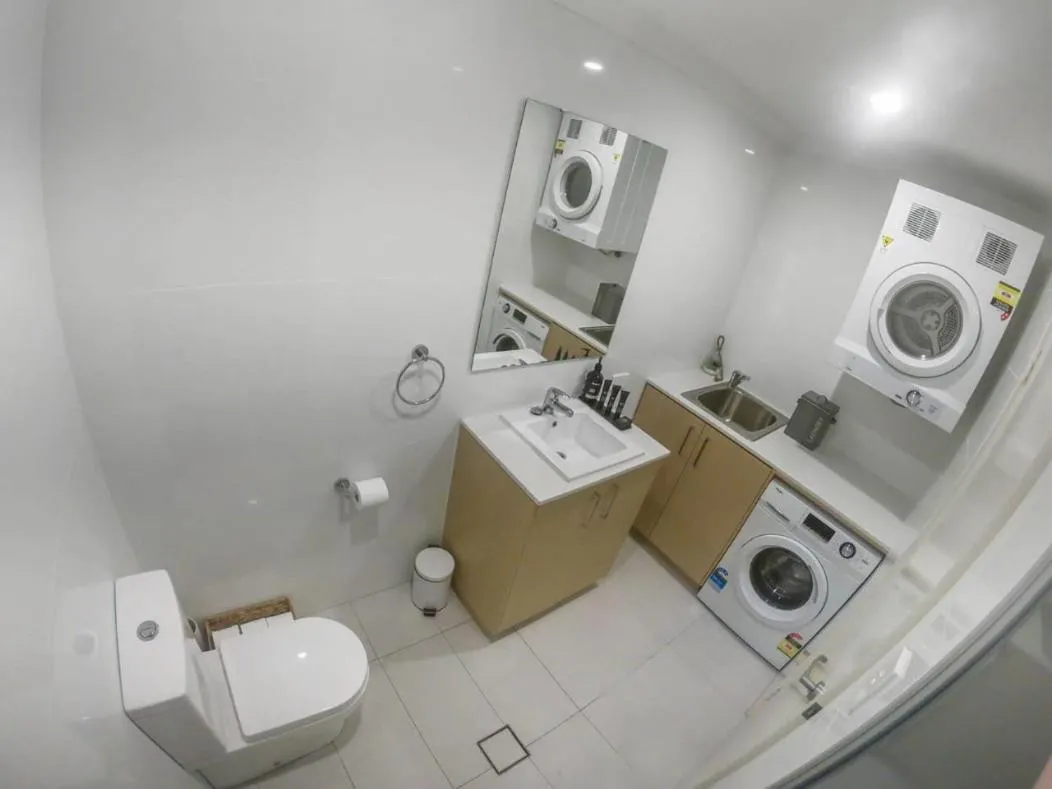 1 Bdrm Close Airport/Shops, WIFI, NETFLIX, PARKING - 3