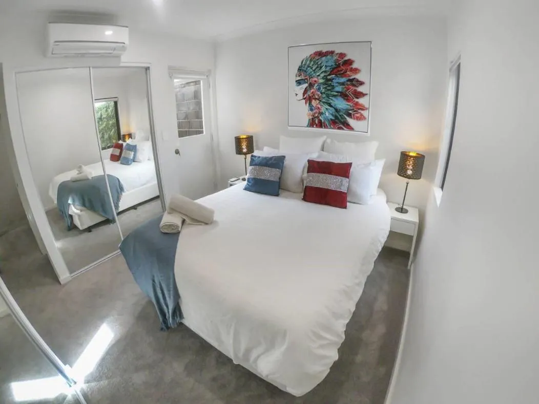 1 Bdrm Close Airport/Shops, WIFI, NETFLIX, PARKING - 2