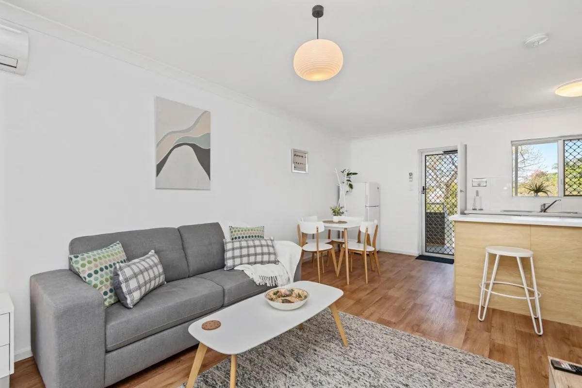 22 Superb Subiaco Apt For Couplesparkng - 3